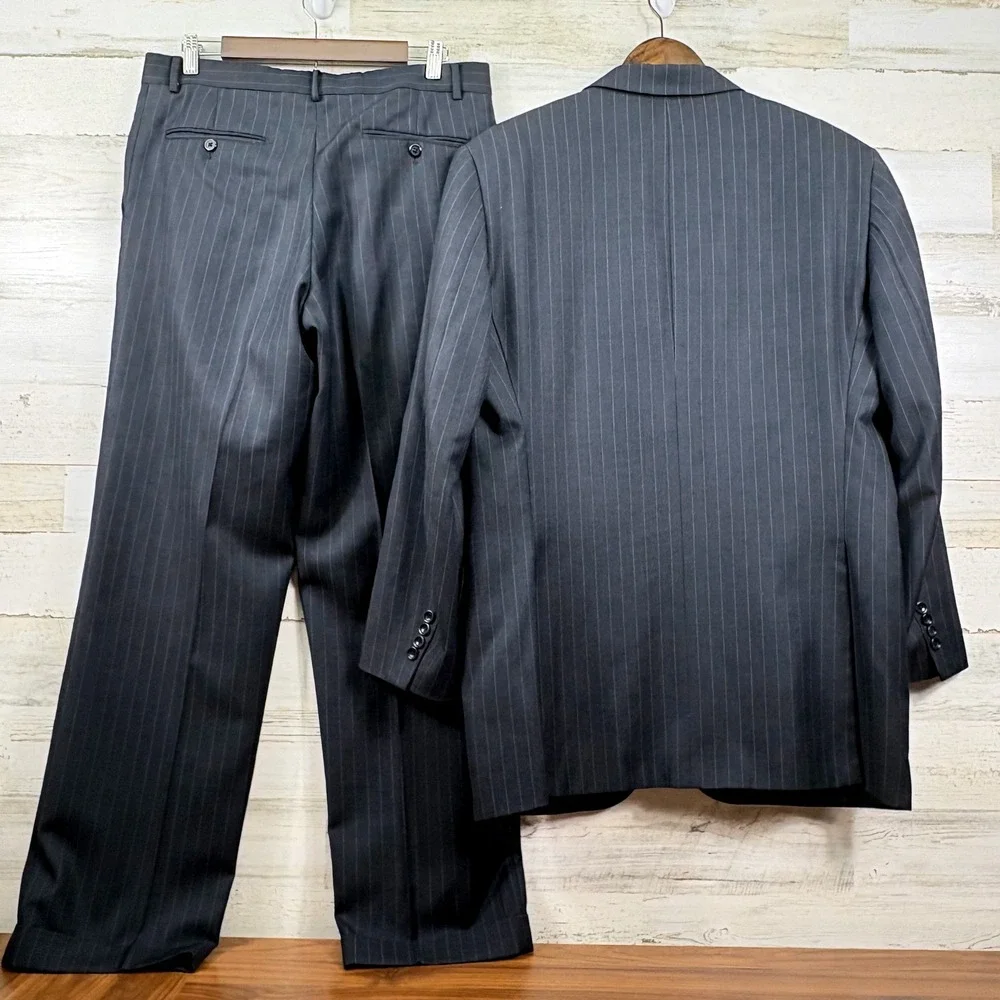 Barneys New York Navy Pinstripe Suit Reda Super 100s Wool Italy 44L 34x32 Luxury